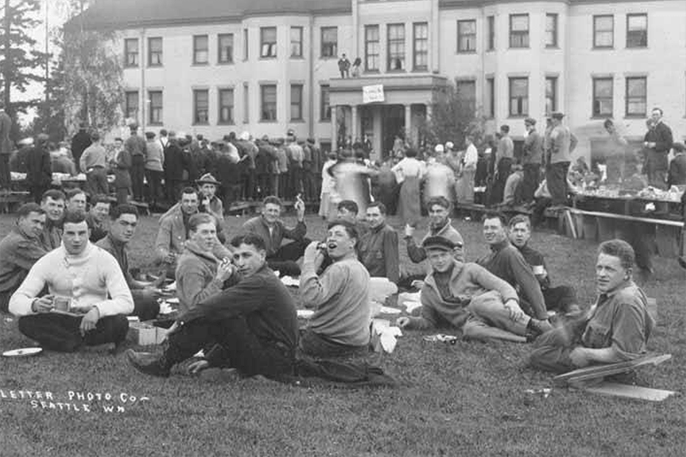 1914 Campus Day showing students eating